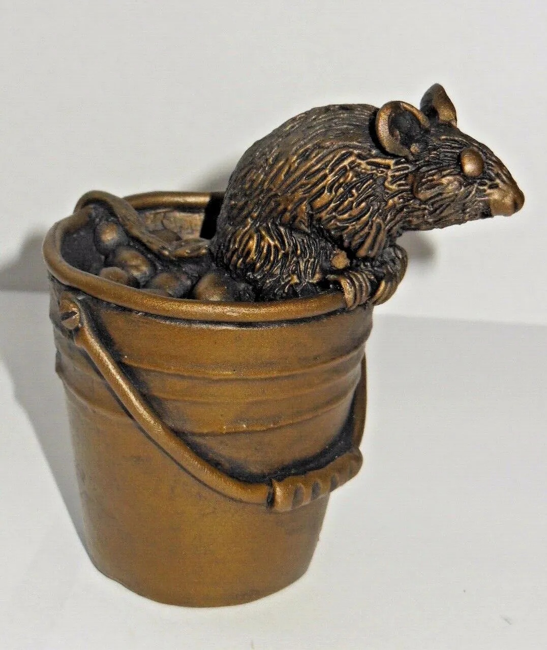 ORIELE BRONZE - MOUSE ON BUCKET