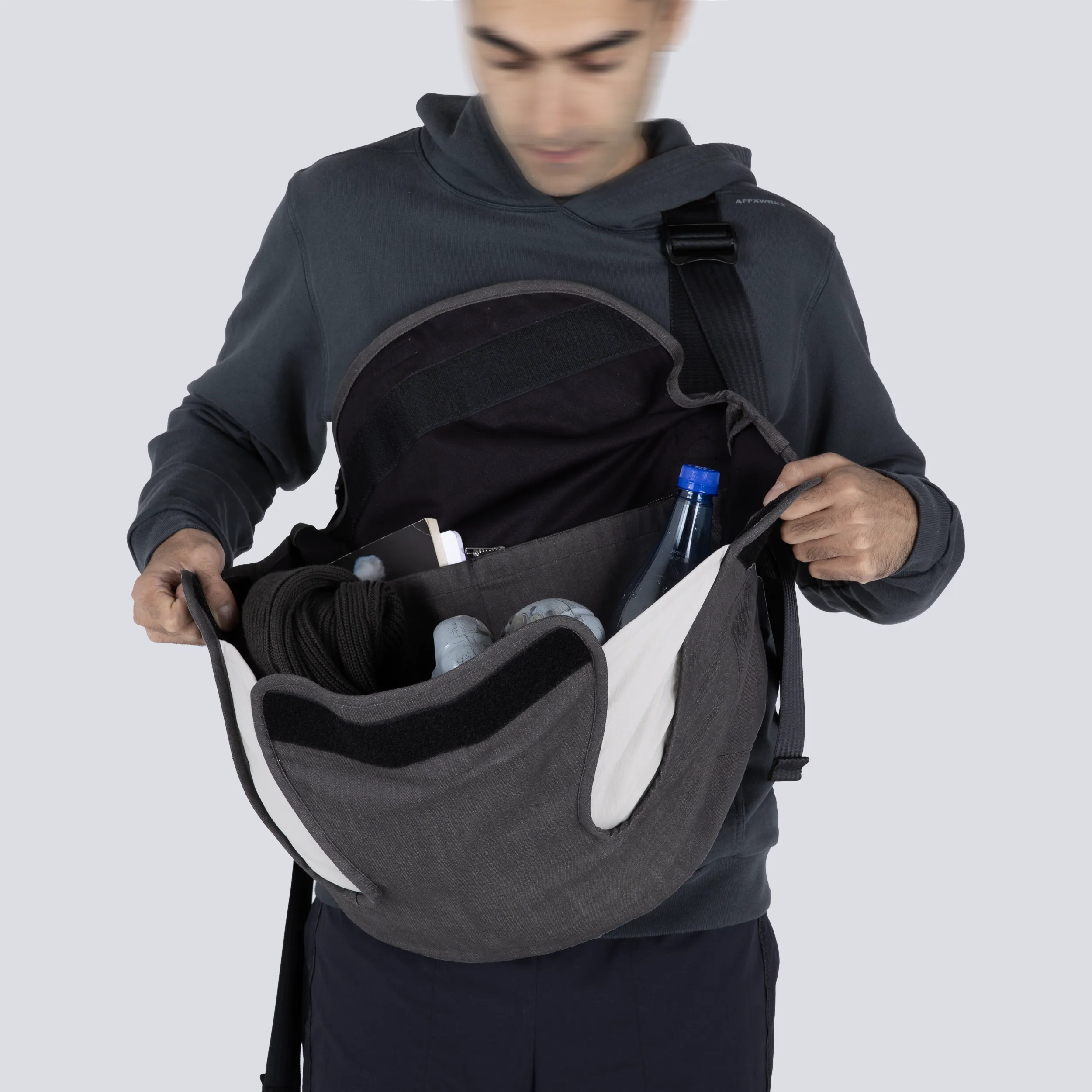 RABIN MESSENGER BAG