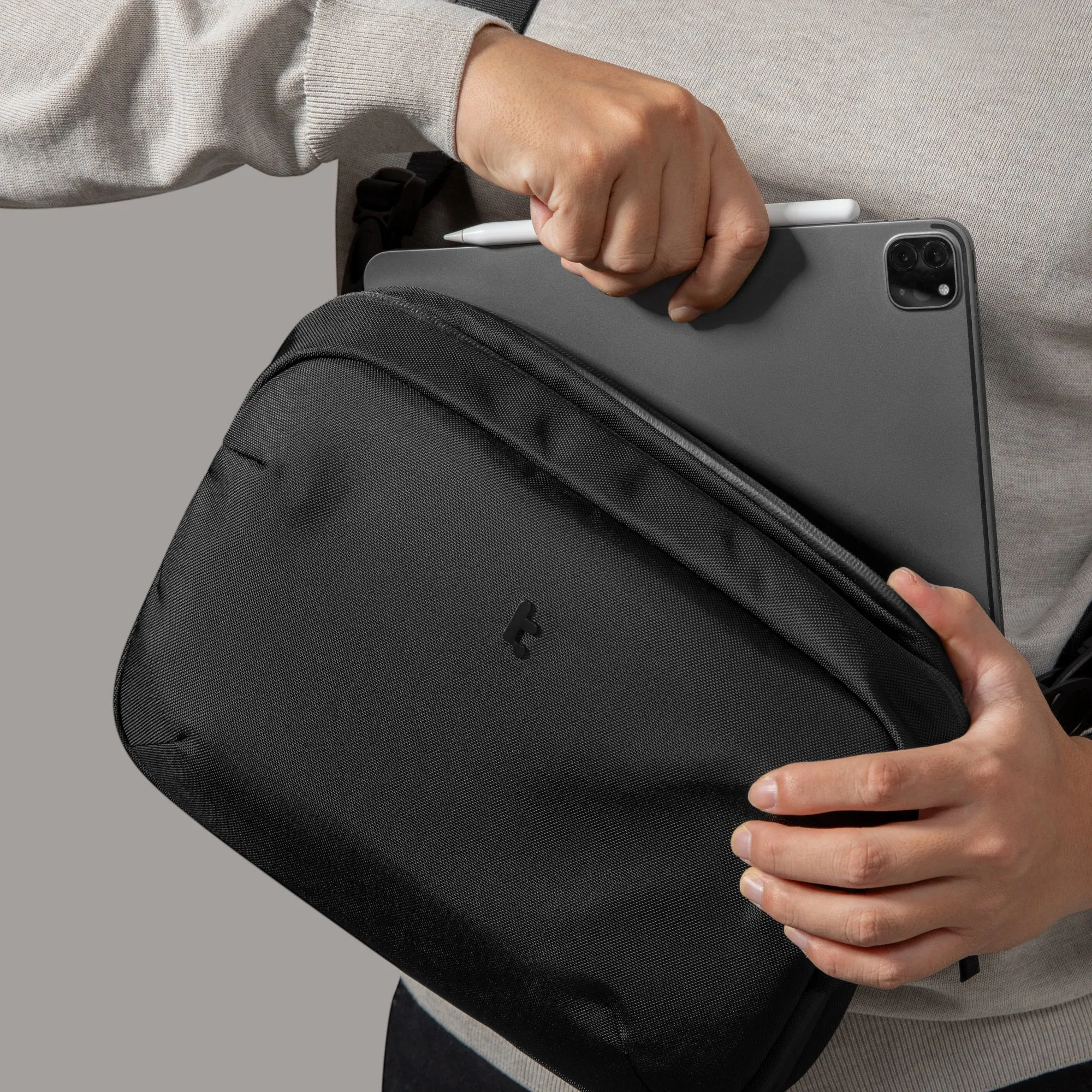 UrbanEX-B11 Tablet Shoulder Bag for 11-inch iPad Pro M4 2024